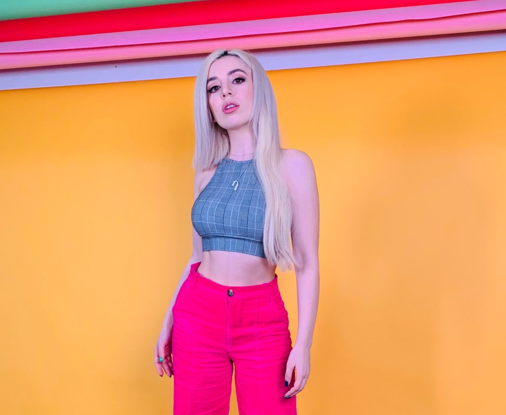 Ava Max cosmetic surgery